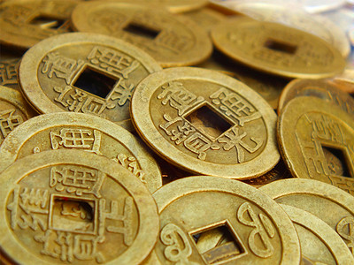 炸串小本生意，钱币投资大智慧 两种财富路径的巧妙结合